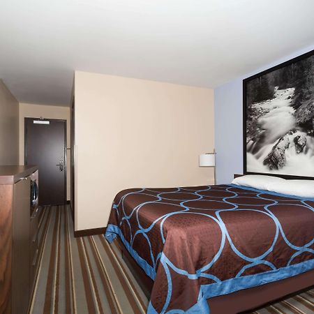 Super 8 by Wyndham Longmont/Twin Peaks Hotel Bagian luar foto