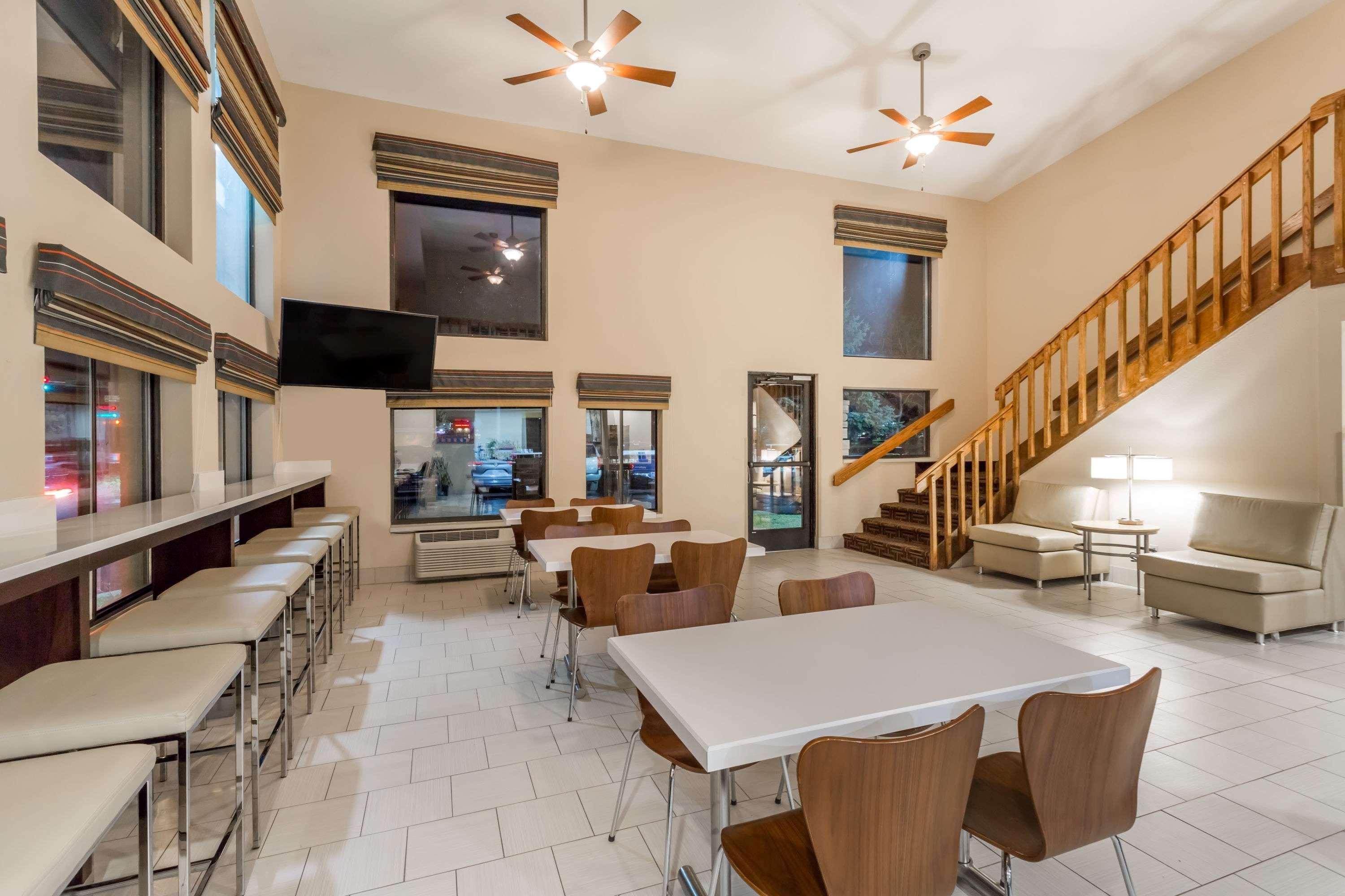 Super 8 by Wyndham Longmont/Twin Peaks Hotel Bagian luar foto