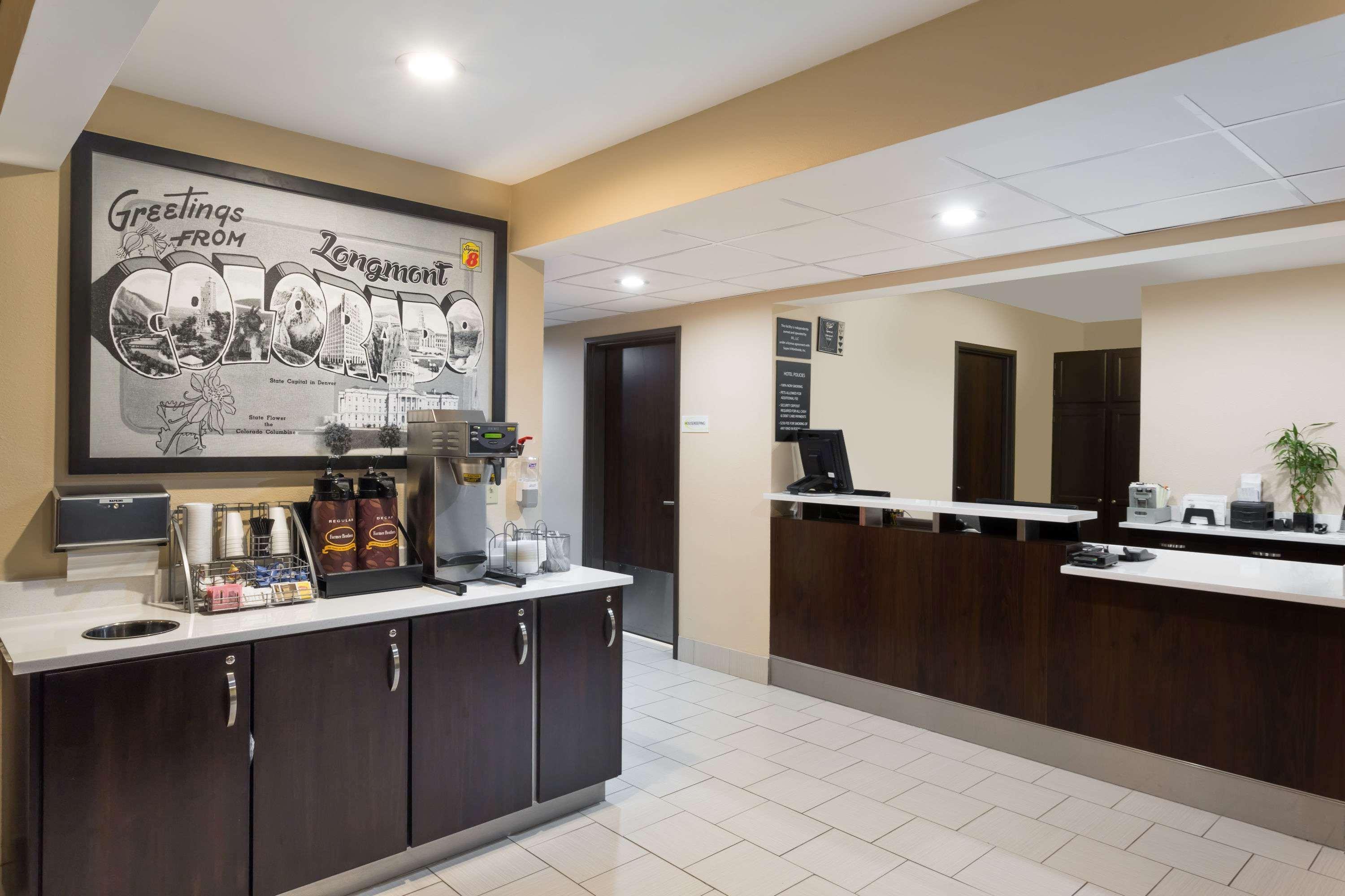 Super 8 by Wyndham Longmont/Twin Peaks Hotel Bagian luar foto