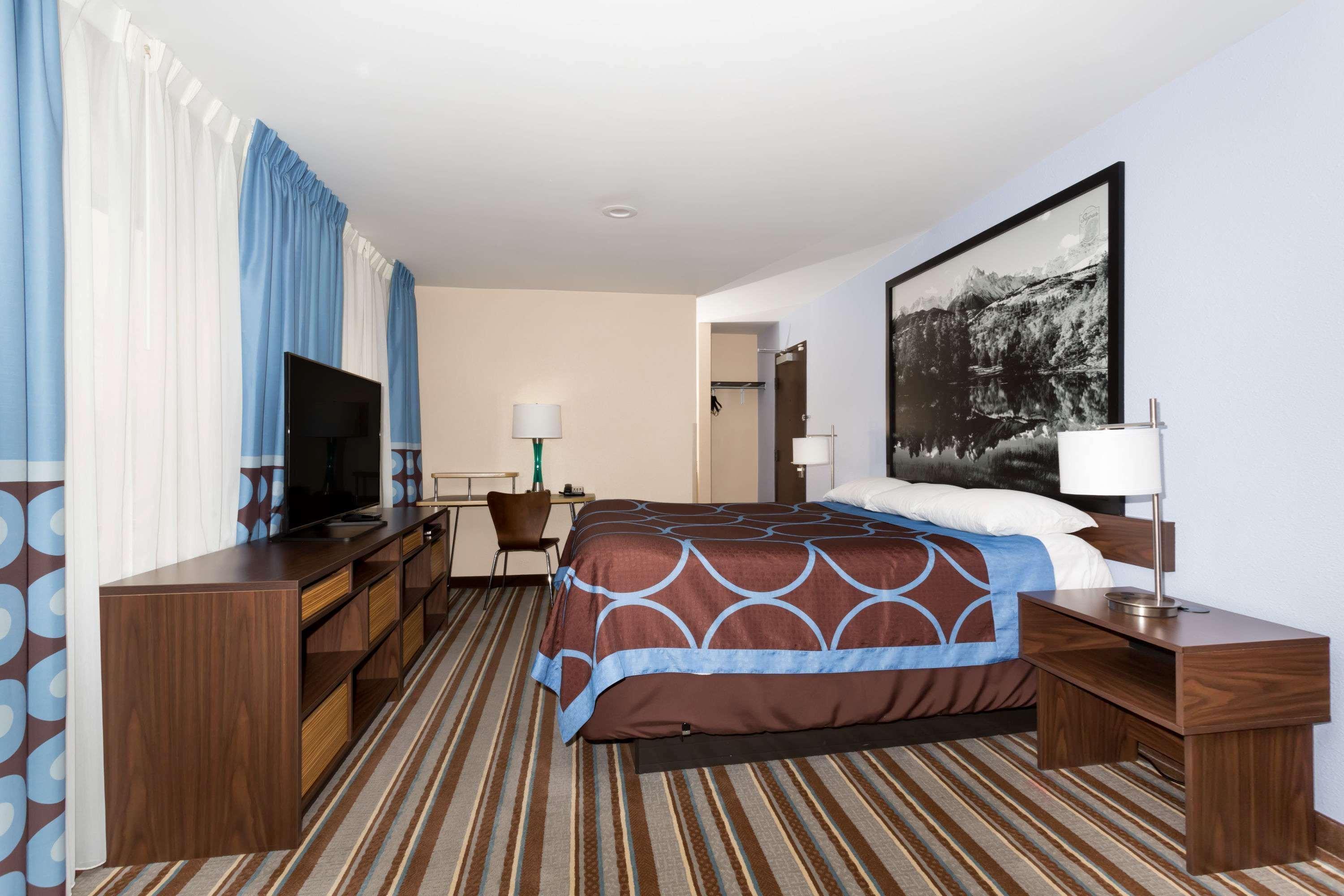 Super 8 by Wyndham Longmont/Twin Peaks Hotel Bagian luar foto
