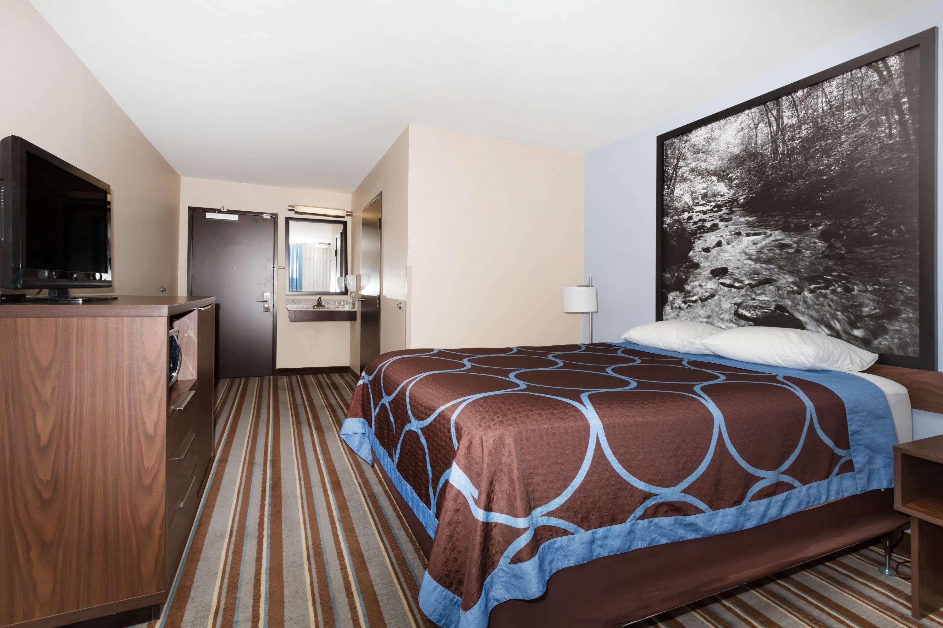 Super 8 by Wyndham Longmont/Twin Peaks Hotel Bagian luar foto