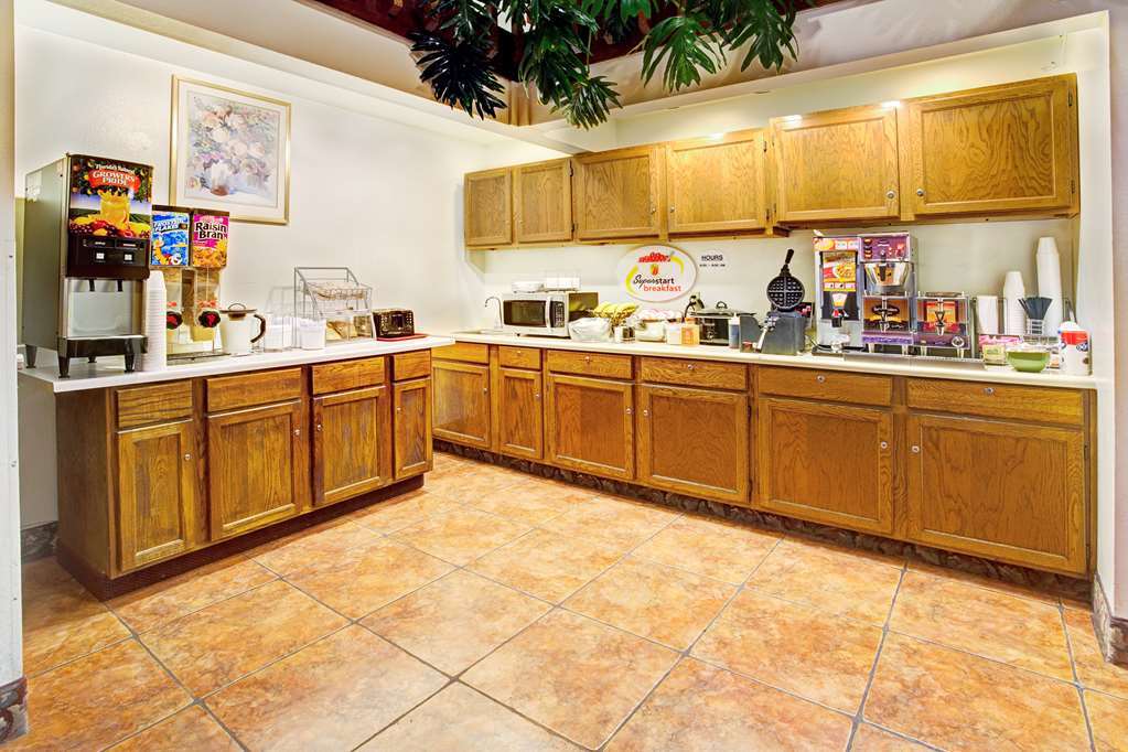 Super 8 by Wyndham Longmont/Twin Peaks Hotel Fasilitas foto